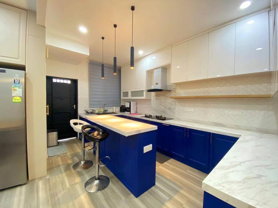 Holiday home Modern Cozy House 4room10pax @near Sunway Carnival Perai