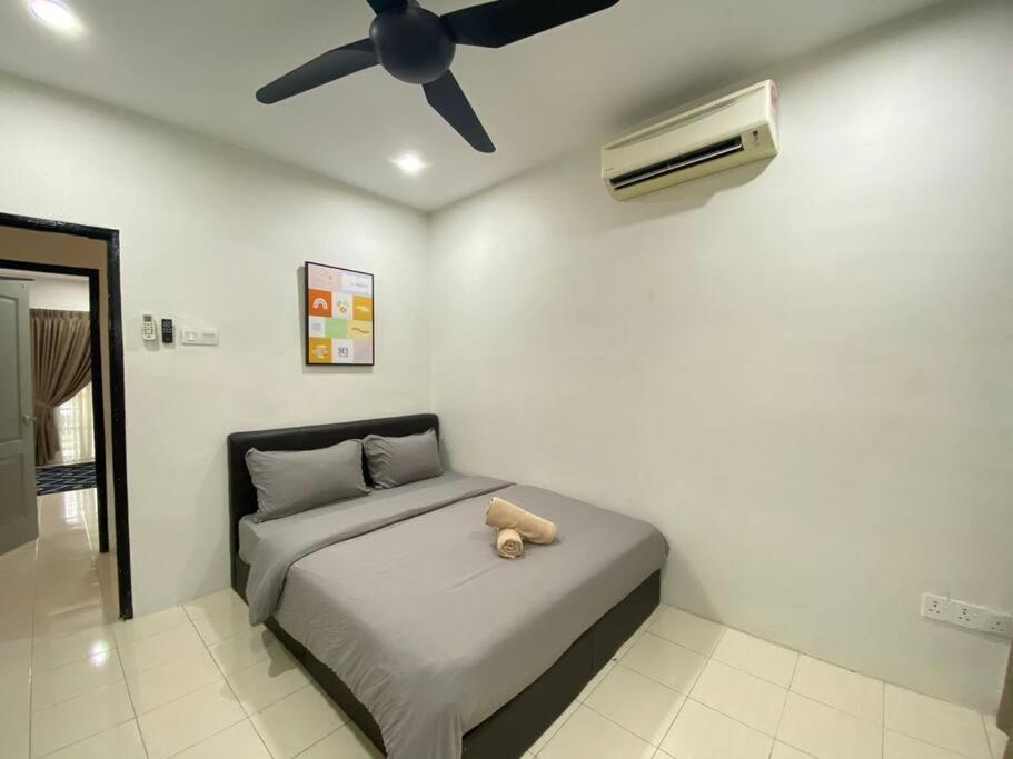 Holiday home Modern Cozy House 4room10pax @near Sunway Carnival Perai