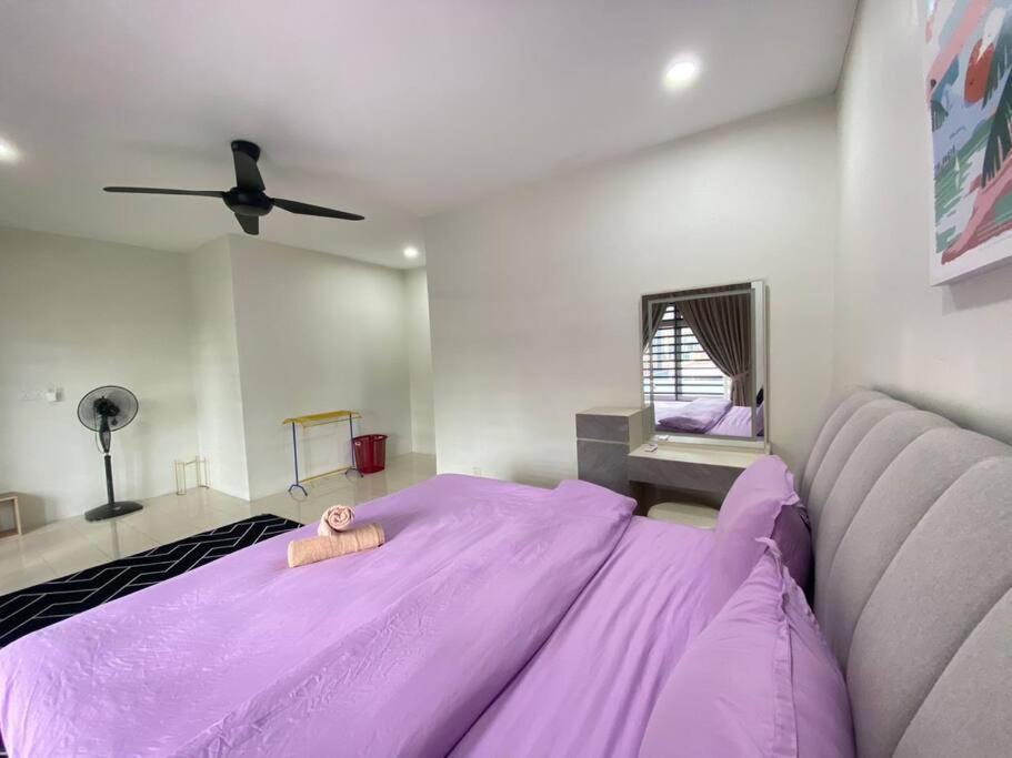 Holiday home Modern Cozy House 4room10pax @near Sunway Carnival Perai